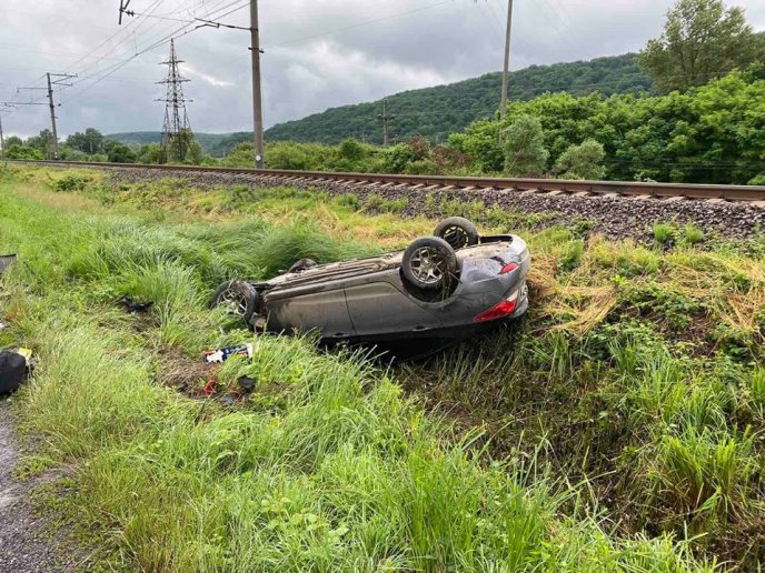 Автотроща неподалік від села Невицьке: рятувальники розказали подробиці – 01