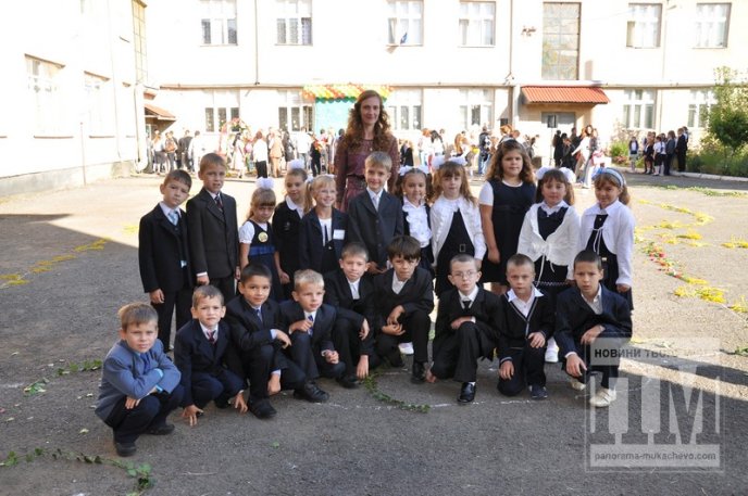 У Мукачівській ЗОШ №7 відбулось урочисте свято Першого дзвоника (ФОТОРЕПОРТАЖ) – 32
