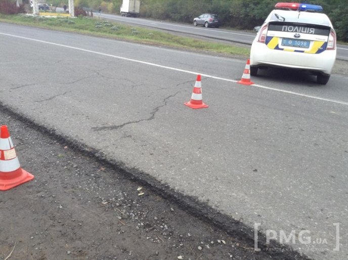У Чинадієві біля ресторану "Козачок" обстріляли "Mercedes" місцевого жителя – 08