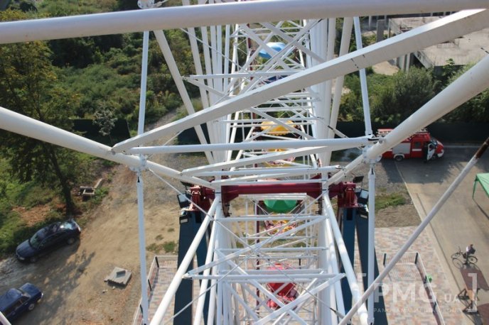 У парку "Перемога" запрацювало оглядове колесо – 19