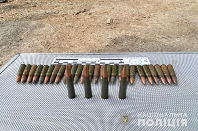 В Ужгороді чоловік переховував арсенал небезпечної зброї – 04