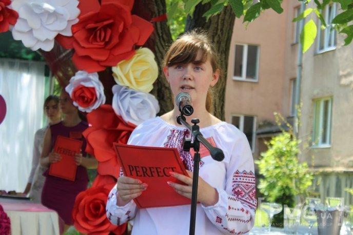 Студенти Мукачівського торговельно-економічного коледжу показали як правильно працювати в ресторанах – 04