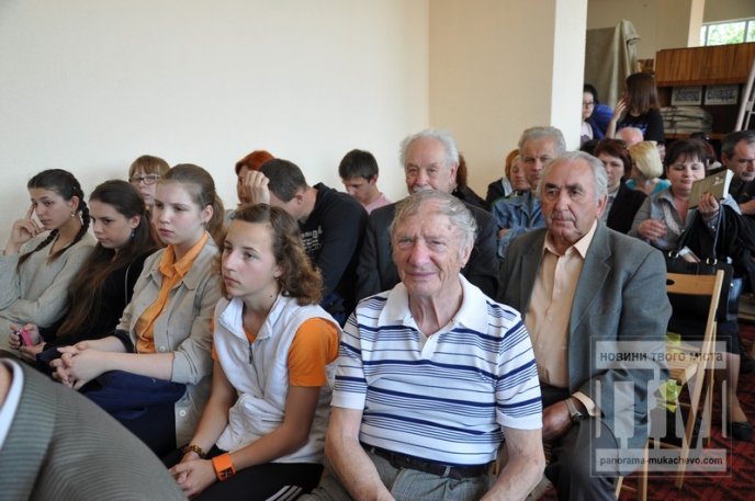 "Всі, хто живуть не в Мукачеві – лише прикидаються, що живуть", – Мирослав Дочинець (ФОТО) – 04