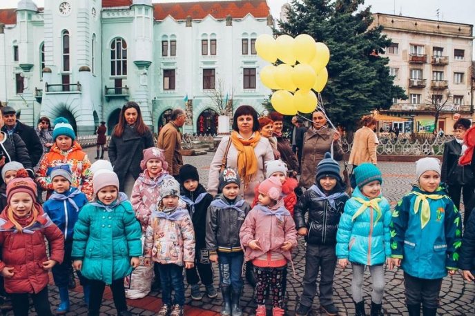 До мукачівських дошкільнят завітали казкові герої – 03