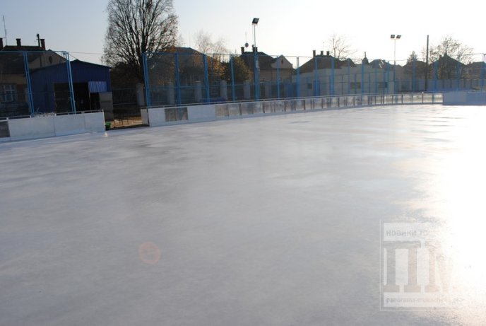 Мукачівська ковзанка вже майже готова, організатори обіцяють приємні сюрпризи (ФОТО) – 06 Мукачівська ковзанка вже майже готова, організатори обіцяють приємні сюрпризи (ФОТО) – 06