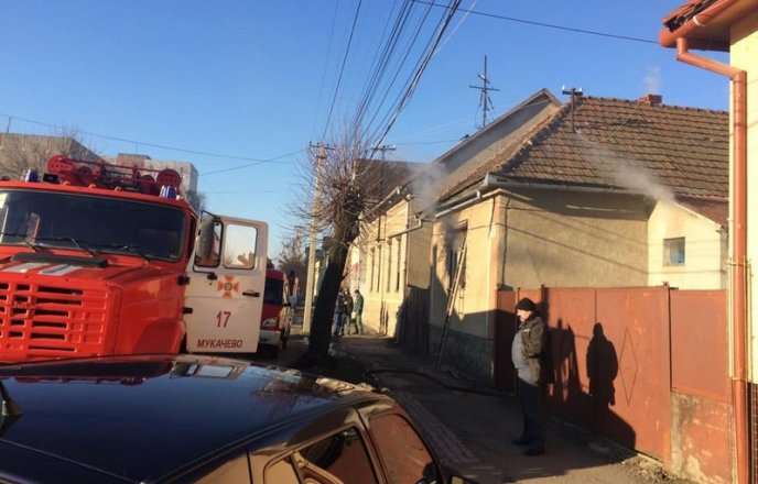 На одній із вулиць Мукачева горів будинок – 04