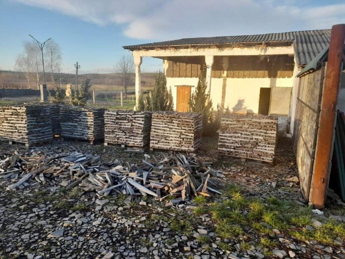 Затримано двох осіб, яких підозрюють у незаконному видобутку корисних копалин – 04