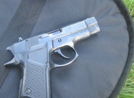 У Мукачеві поліцейські затримали озброєних молодиків з Вінниці – 01