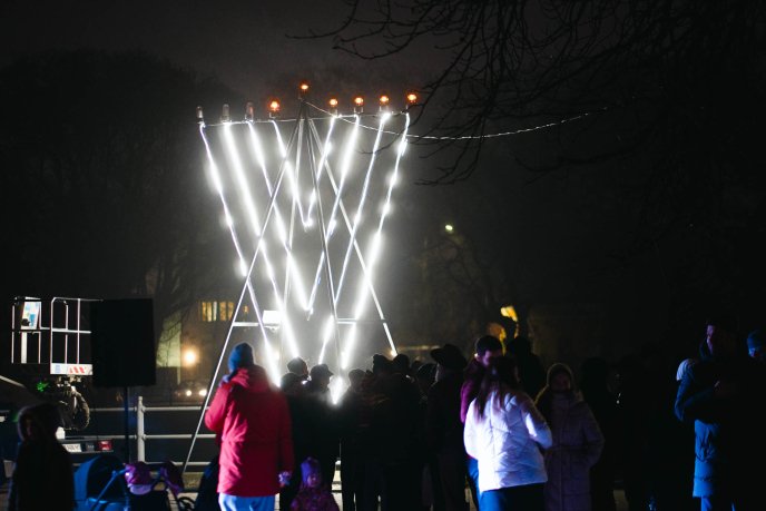 В Ужгороді урочисто запалили Менору з нагоди свята Хануки – 05