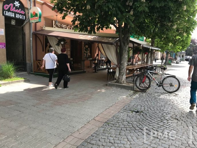 Відкрили літні майданчики кафе і ресторанів: які заклади вже працюють у Мукачеві – 07