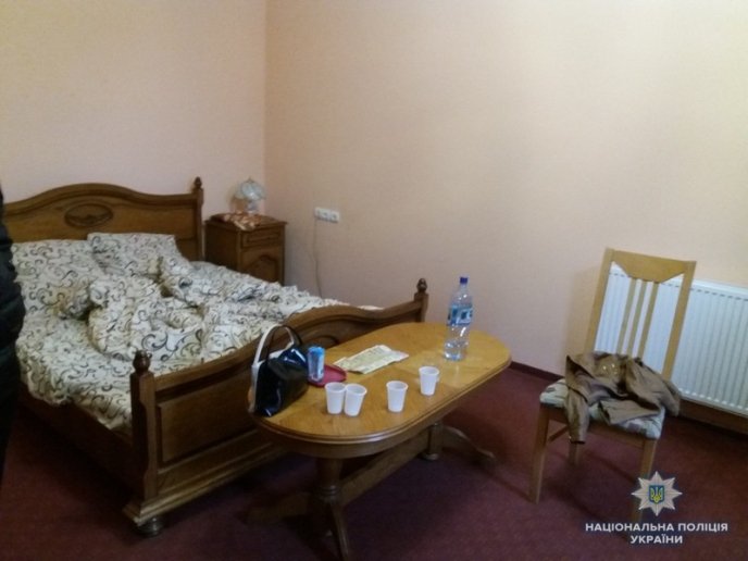 Поліція затримала мукачівку, яка організовувала для чоловіків інтимне дозвілля – 03