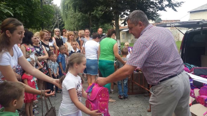 Готуємось до школи: у двох районах пройшла акція для майбутніх першокласників – 04