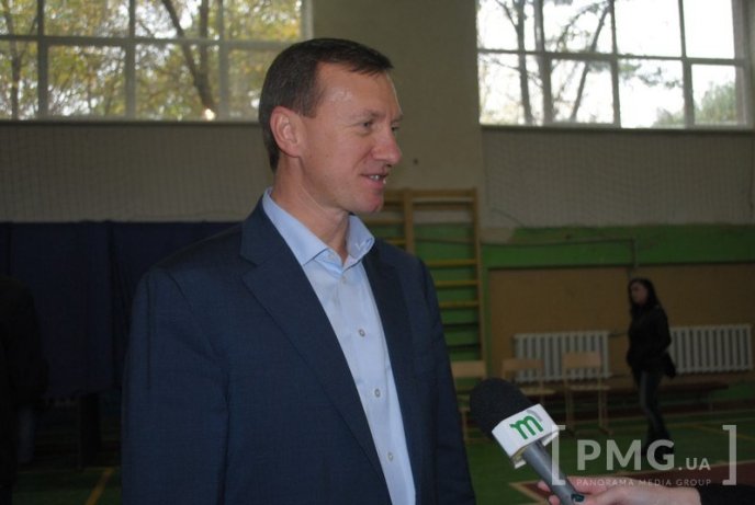Богдан Андріїв віддав свій голос на одній з дільниць Ужгорода – 03