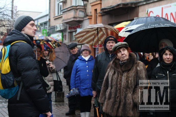 Мукачівці намагались розгадати секрет невідомого пам’ятника на вулиці Пушкіна (ФОТОРЕПОРТАЖ) – 11