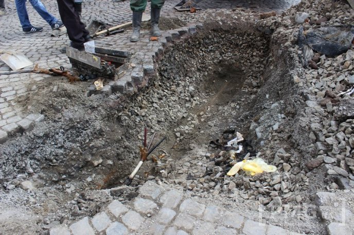 У центрі Мукачева ускладнено рух транспорту – 04