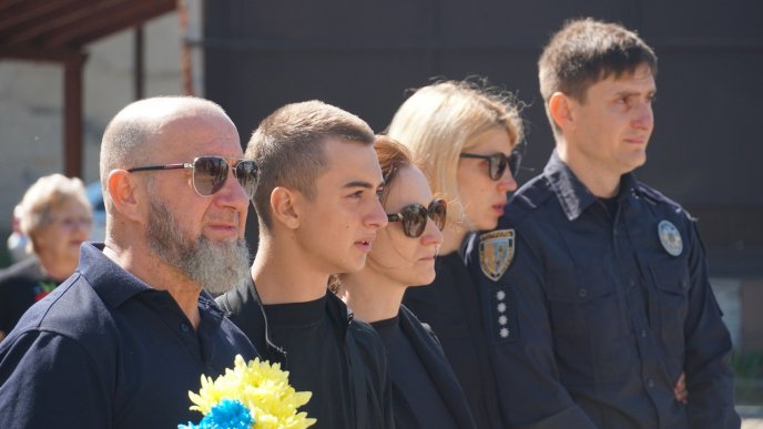 Залишилися дружина та 7-річна донечка: в Мукачеві поховали Героя – 02