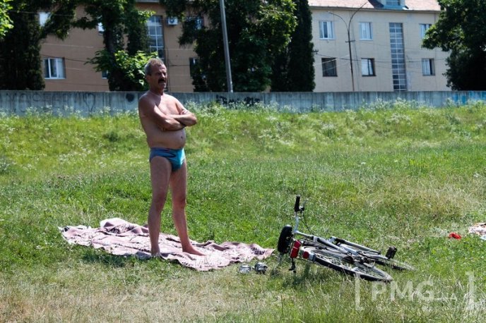 Рятуючись від спеки, мукачівці окупували Латорицю – 06