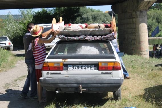 "Ужгородська регата - 2012": чудернацькі кораблі пливли Ужем (ФОТО) – 05