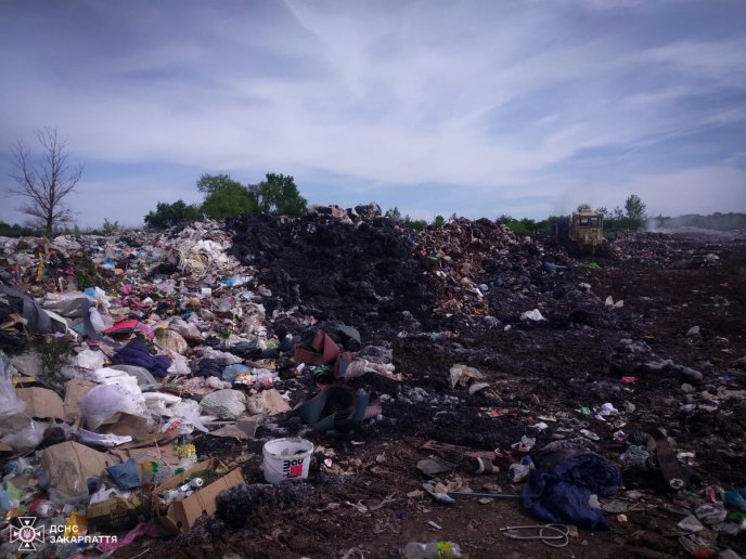 В області горіли два сміттєзвалища – 01