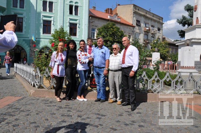 День Незалежності України у Мукачеві відзначили масштабним парадом вишиванок (ФОТОРЕПОРТАЖ) – 36