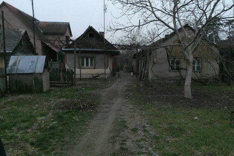 Четверо хлопців увірвалися в будинок, напали на чоловіка і пограбували його – 02