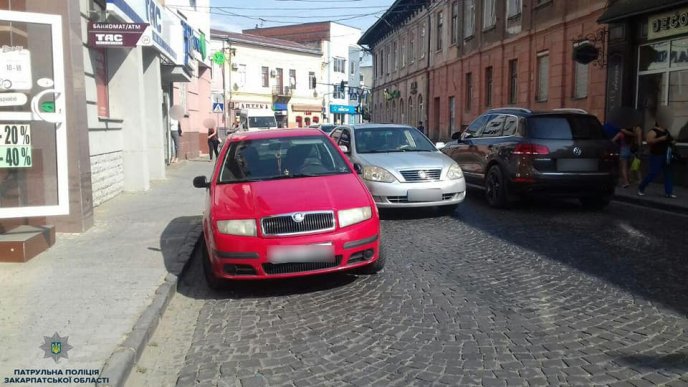 У Мукачеві евакуювали авто, припарковане з порушенням ПДР – 01