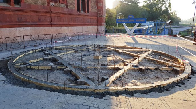 Біля Ужгородської філармонії встановлюють зірку Давида – 02