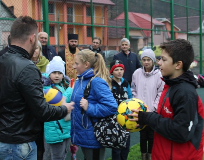 У Рахові відкрили новий спортивний майданчик – 03 У Рахові відкрили новий спортивний майданчик – 03