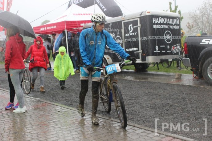 У парку "Перемога" у Мукачеві нагородили учасників МТБ-марафону "Три замки Закарпаття" – 05