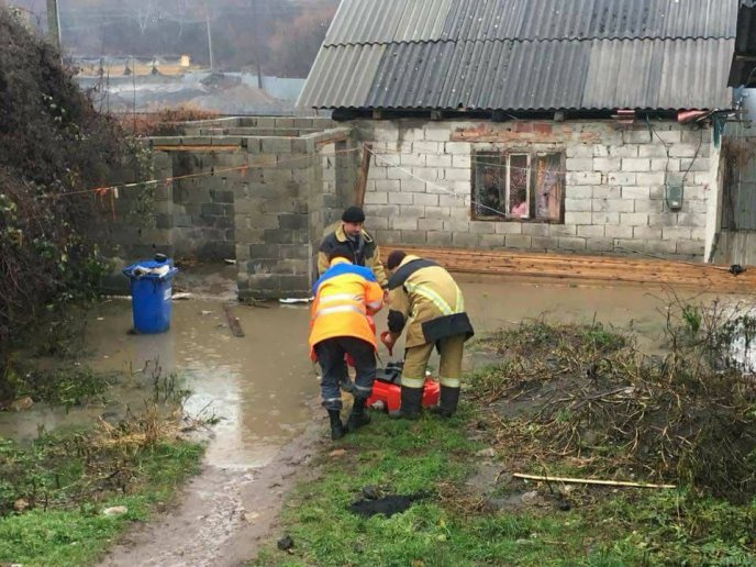 На трасі "Київ-Чоп" відкрили рух для вантажівок – 03