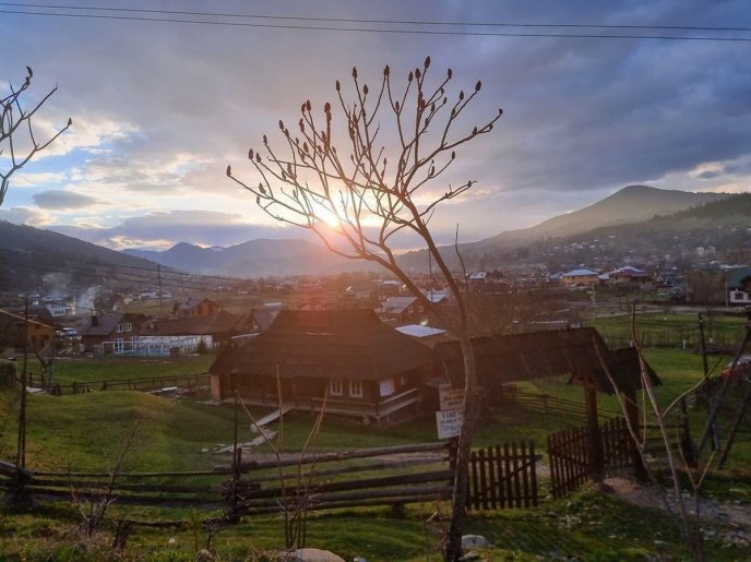 Популярний телеведучий купив землю в Карпатах – 05