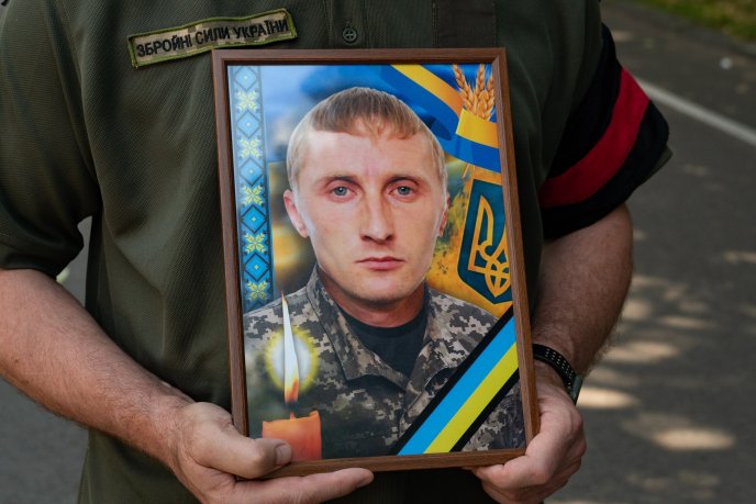 Закарпаття попрощалось із загиблим на війні Героєм – 01