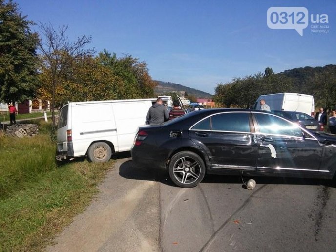 Поблизу Ужгорода трапилася ДТП: є потерпілі – 01
