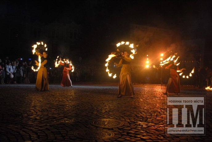 У Мукачеві відзначили День святого Мартина яскравим вогняним шоу (ФОТОРЕПОРТАЖ) – 34
