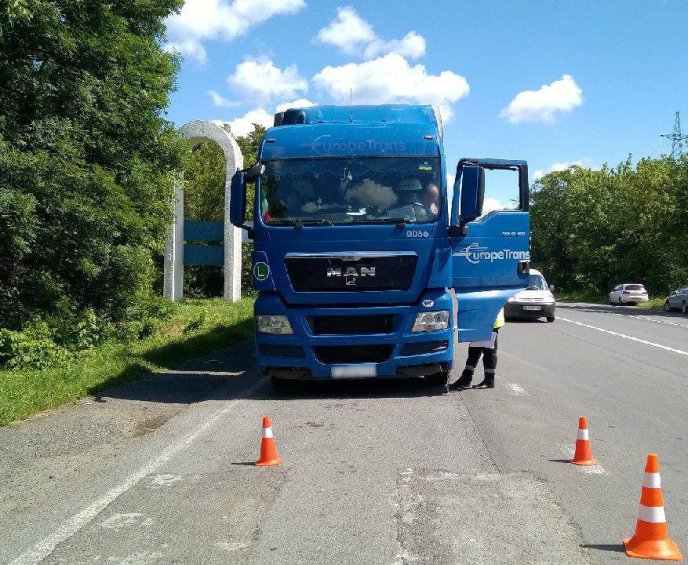 Біля Чинадієва патрульні перевіряли вантажівки на дотримання вагових параметрів – 03 Біля Чинадієва патрульні перевіряли вантажівки на дотримання вагових параметрів – 03