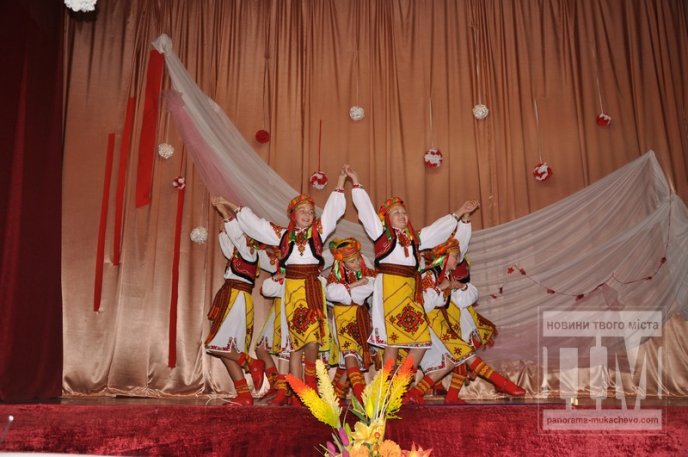 У міському Будинку школярів вітали ветеранів педагогічної ниви (ФОТО) – 27