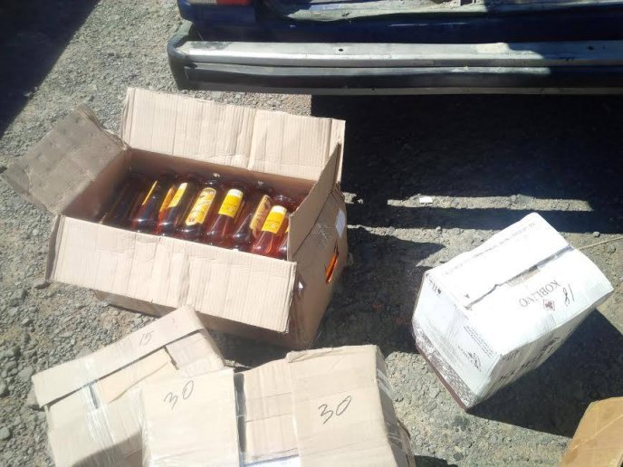 Правоохоронці Ужгорода виявили цех по виробництву "лівої" горілки та коньяку – 03