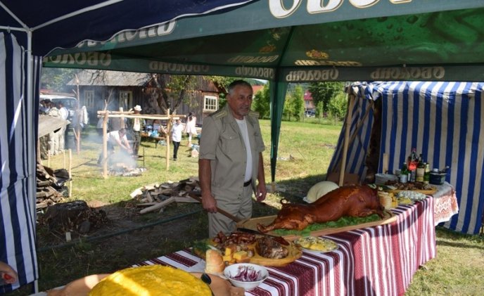 На Рахівщині відбувся гастрономічний фестиваль "Апшанська смаженина" – 01