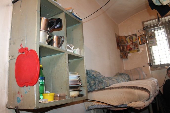 Таргани та оголені дроти: представників прокуратури шокували жахливі умови утримання в’язнів у Закарпатській УВП №9 – 04