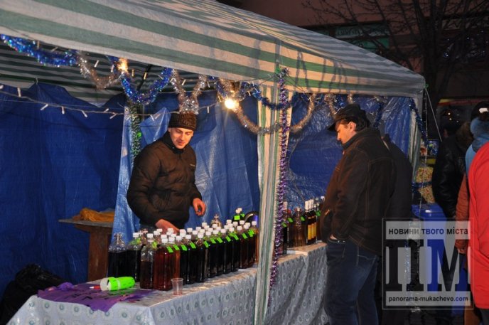 Цьогоріч “Червене вино” в першу чергу нагадує фестиваль шашлику, а вже потім вина – турист із Німеччини (ФОТОРЕПОРТАЖ) – 27