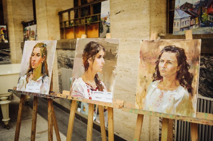 В Ужгороді нагороджували переможців мистецького конкурсу "Срібний мольберт" – 13