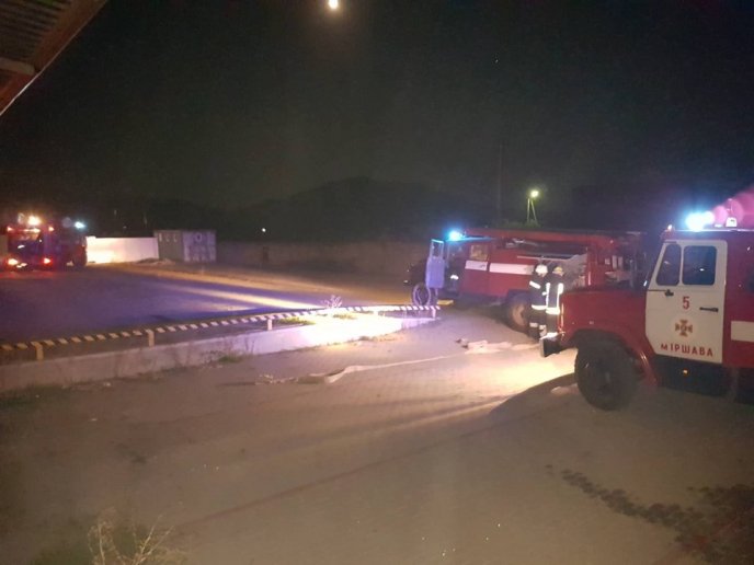 Горіла "Нова пошта": оприлюднено нові фото з місця масштабної пожежі – 06