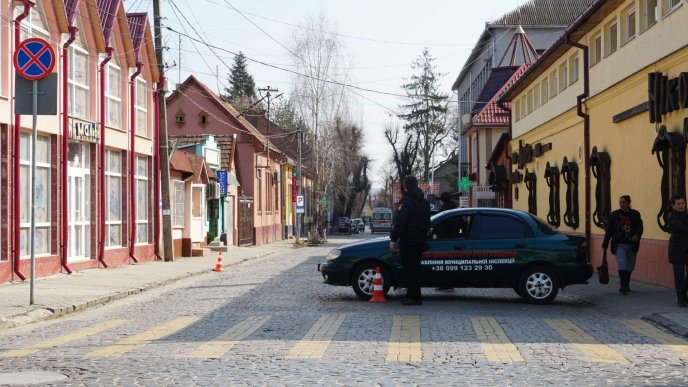 Влада Мукачева звітує про закриття 90% закладів міста – 03