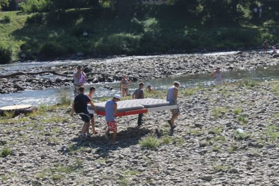 "Ужгородська регата - 2012": чудернацькі кораблі пливли Ужем (ФОТО) – 06