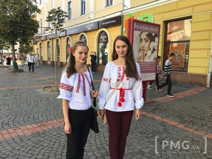 У Мукачеві стартував парад вишиванок – 02