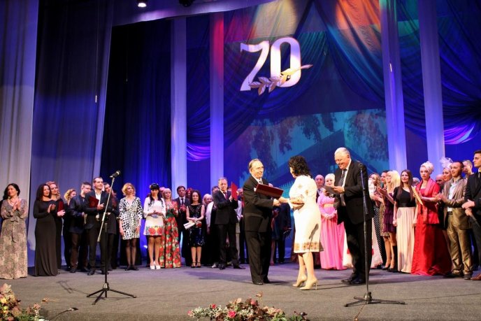 Облмуздрамтеатр відзначив свій ювілей грандіозним концертом – 04