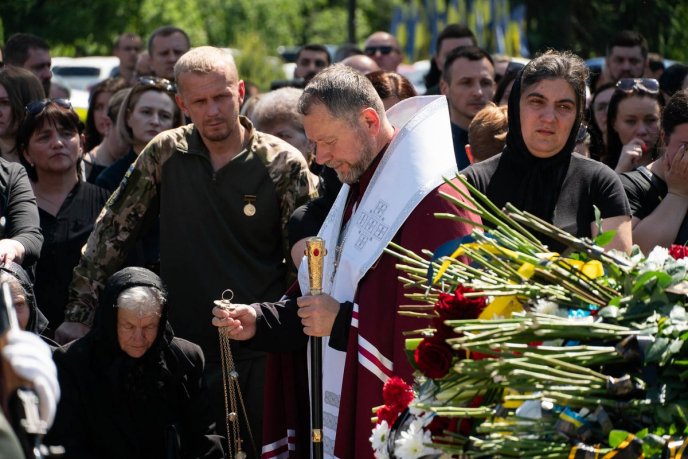 На Закарпатті поховали молодого військового, який загинув у бою на Донеччині – 09