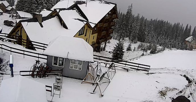 Гори замітає снігом: опубліковано фото – 02