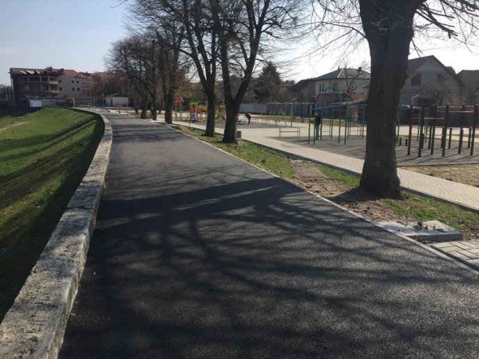 У Мукачеві на набережній роблять велодоріжку – 06