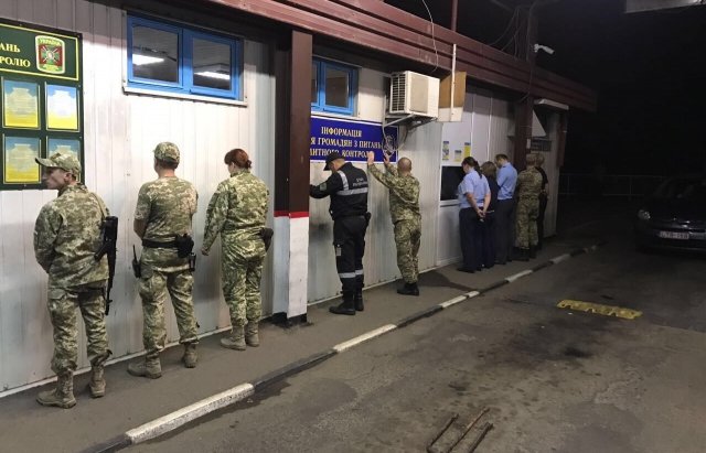 Спецоперація на митному посту: на хабарі спіймали заступника начальника МП «Вилок» – 02
